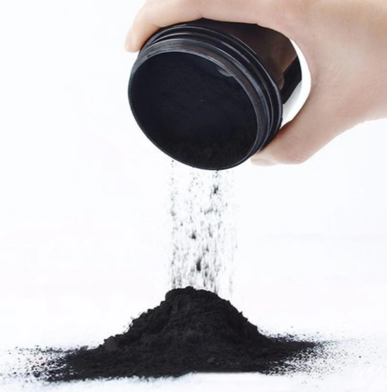 Aktivkohlepulver runtergeschüttet