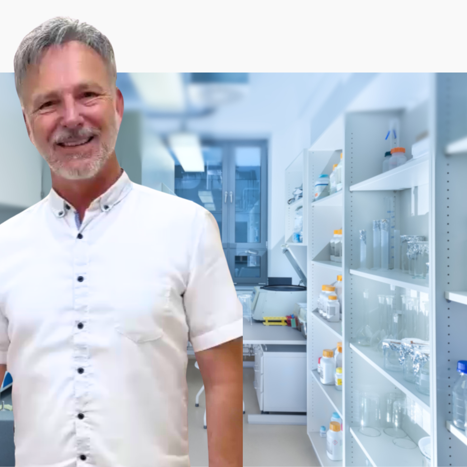 Zahnarzt Uwe Retzlaff mit Laborhintergrund